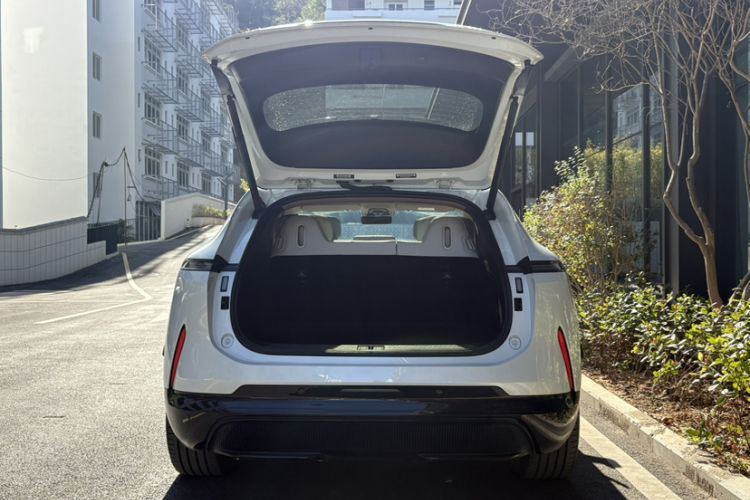 Used  07 2024 Ultra Range-Extended Four-Wheel Drive