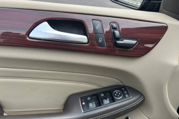 Used Mercedes-Benz M-Class 2015 ML 320 4MATIC