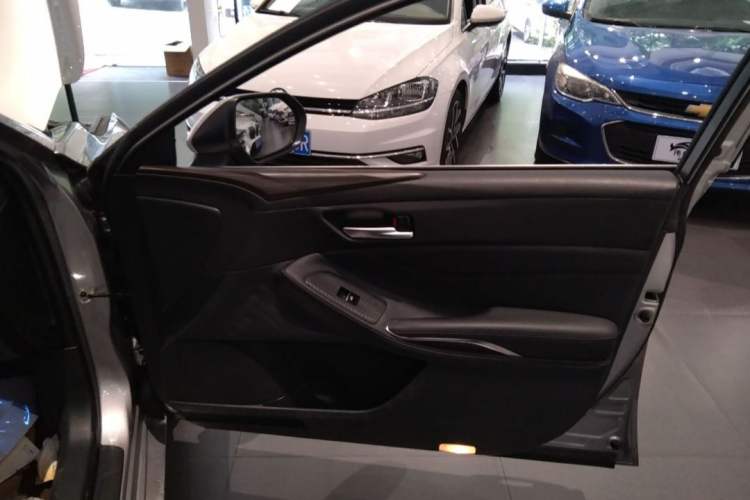 Used Toyota Avalon 2019 2.0L Ambition Edition China VI
