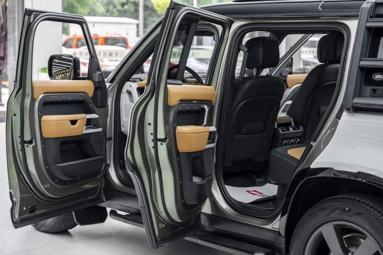 Used Land Rover Defender 2023 Facelift 110 3.0T P400 X-DYNAMIC HSE
