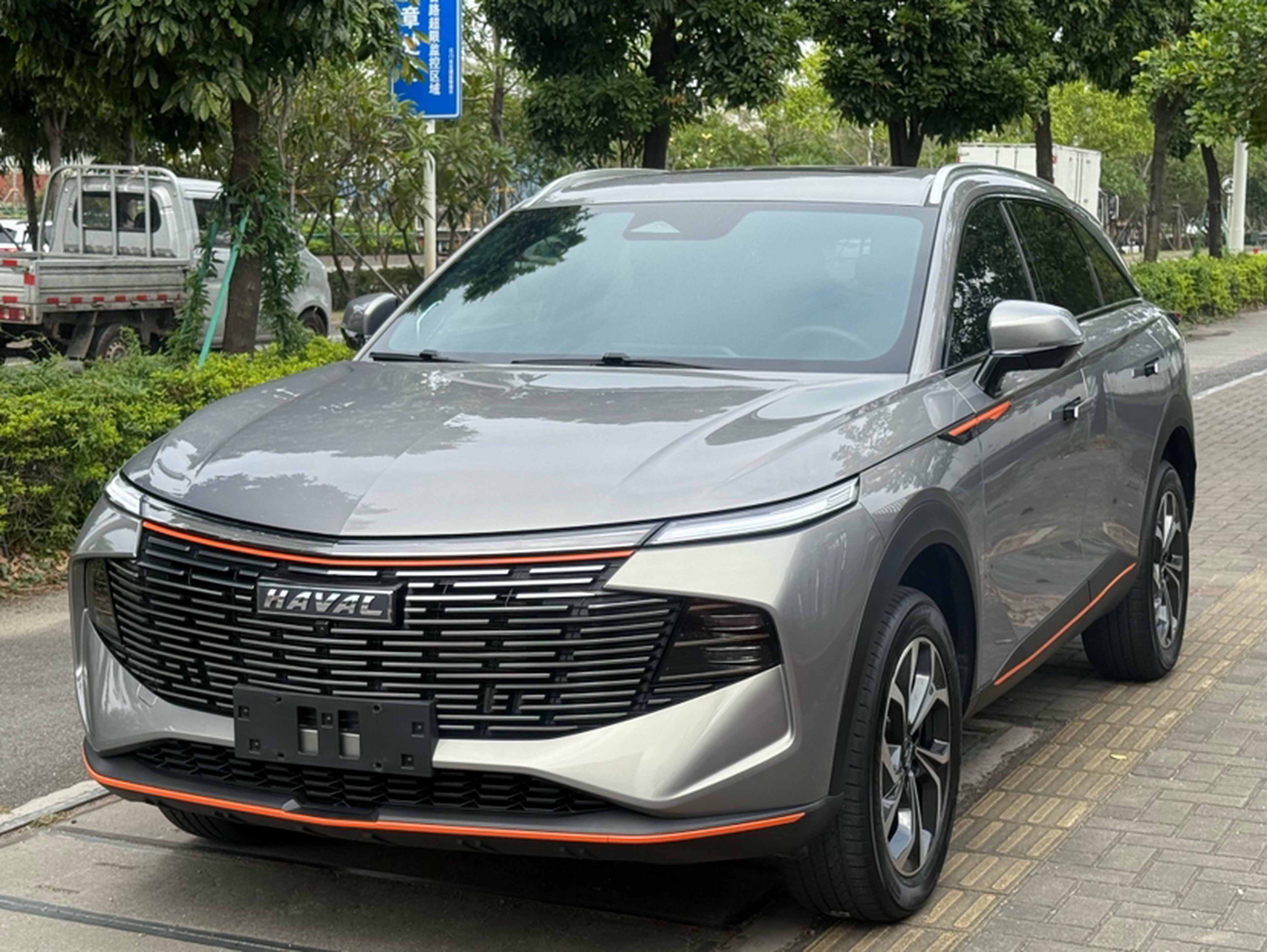 Под передней частью автомобиля