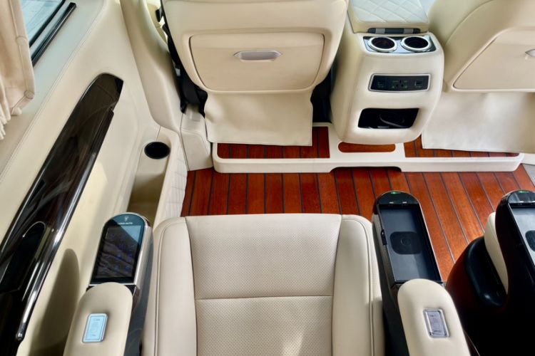 Used Mercedes-Benz Vito 2018 2.0T Elite Version 7 Seats China VI Emission Standard
