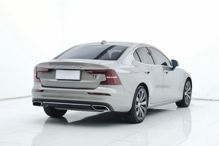 Used Volvo S60 2022 B4 Zhiyuan Luxury Edition

