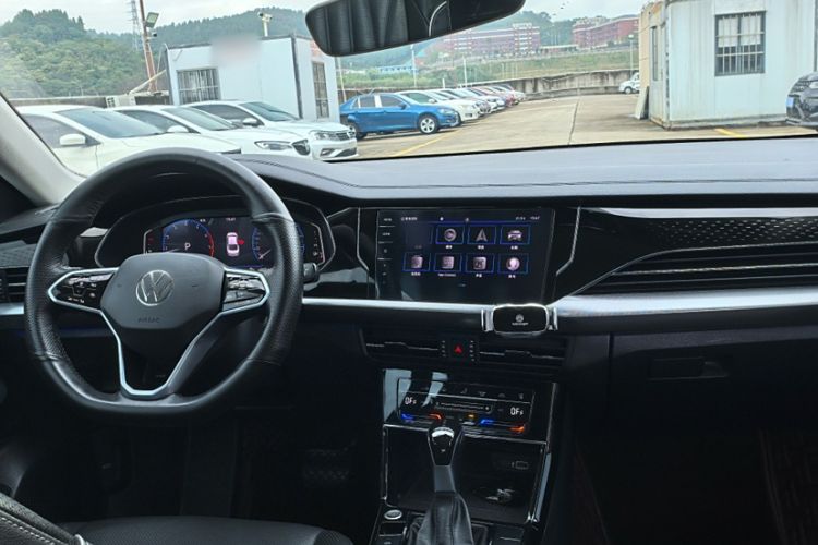 Used Volkswagen Passat 2022 330TSI Starry Luxury Edition – Exclusive Special Edition