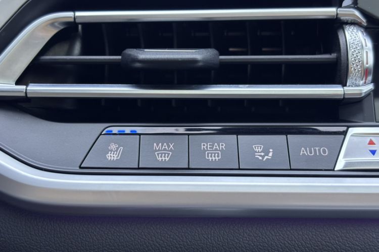 Used BMW X7 2022 xDrive40i Luxury Package with Leading Features