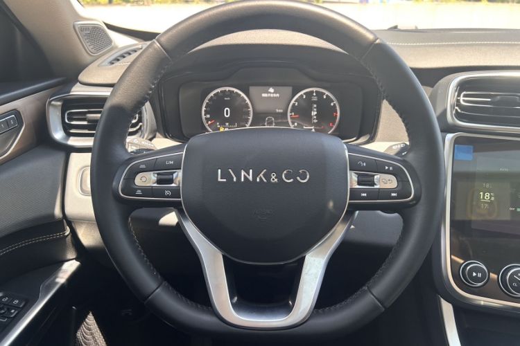 Used Lynk & Co 01 2019 2.0T Two-Wheel-Drive Pro Version China VI Standard
