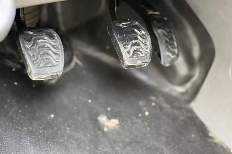 Used Ford Transit 2019 2.0T Diesel Van Mid-Chassis Mid-Roof 3-Seater China VI Standard
