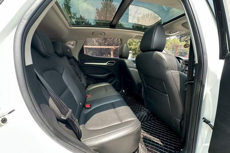 Used MG ZS 2018 1.5L Automatic Luxury Edition China V Standard
