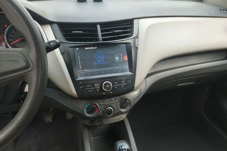 Used Chevrolet Sail 2015 Sail 3 1.3L Manual Warm Edition
