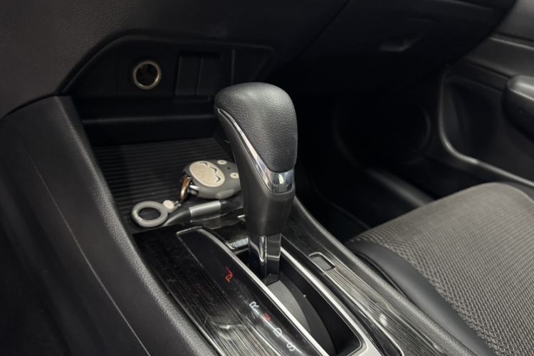 Used Honda Jade 2017 1.8L automatic Comfort version 5 seats
