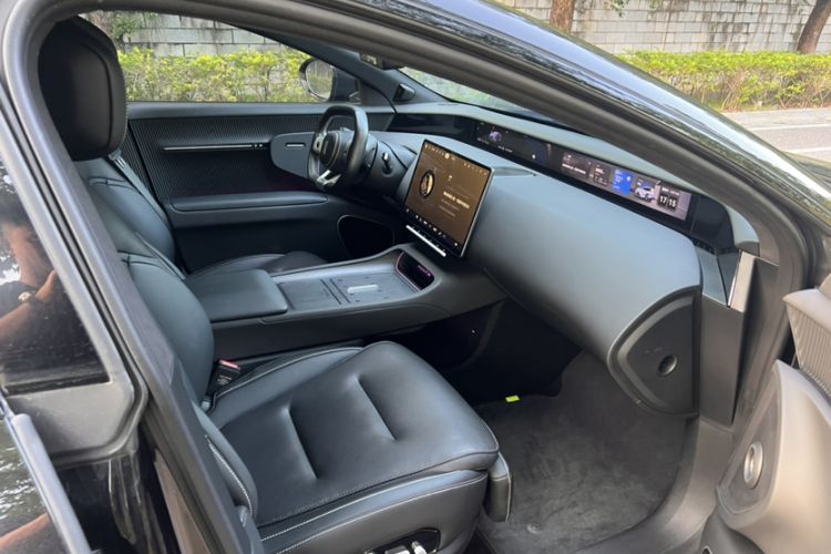 Used  12 2025 Ultra Extended-Range Edition
