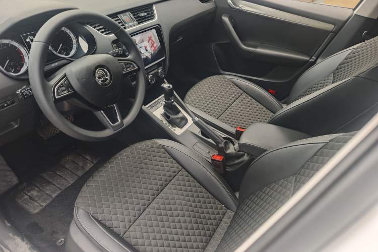 Used Skoda Octavia 2019 1.5L Automatic Smart Drive Luxury Edition China VI Standard
