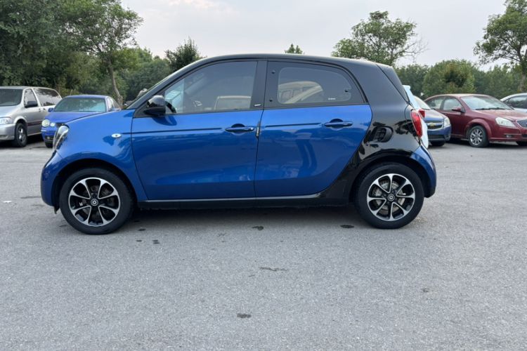 Used  forfour 2016 1.0L 52 kW Passion Edition
