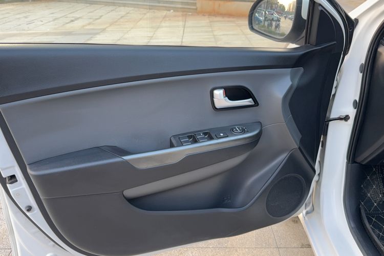 Used Kia K2 2015 Sedan 1.4L Automatic GLS
