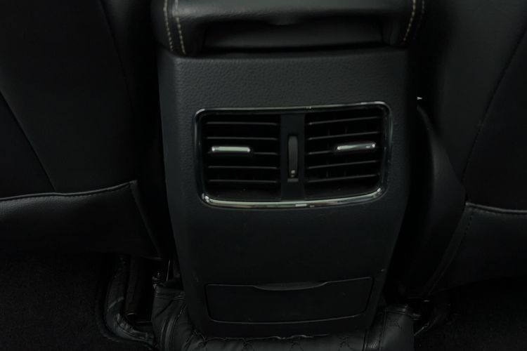 Used Roewe RX5 2016 20T Two-Wheel Drive Automatic Internet Smart Edition
