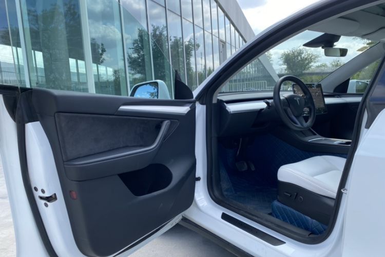 Used Tesla Model Y 2021 Long-Range All-Wheel-Drive Version
