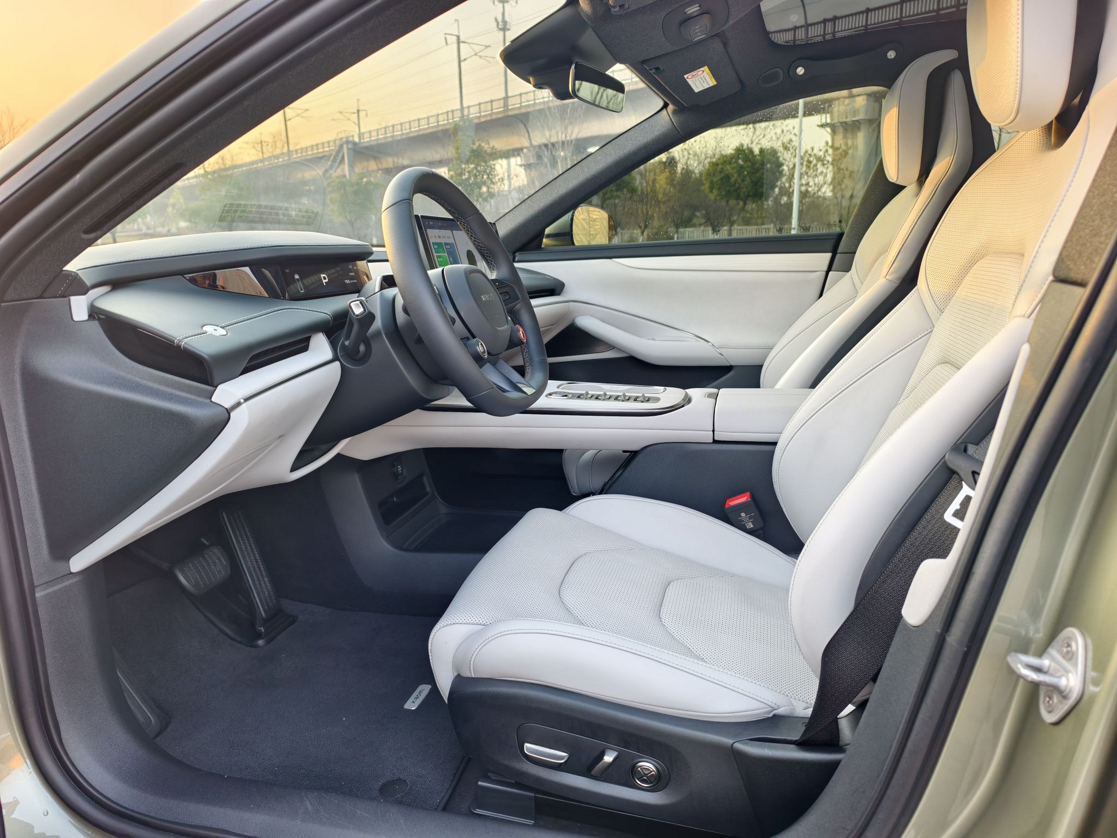 Переднее сиденье в автомобиле