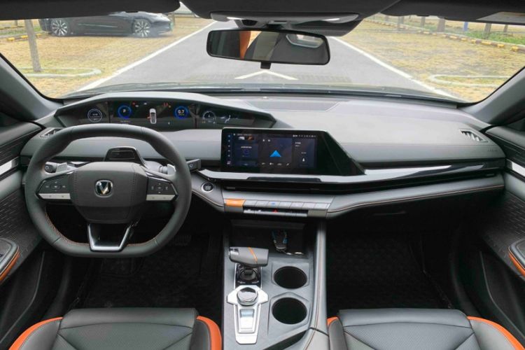 Used Changan UNI-V 2023 1.5T Prestige Model
