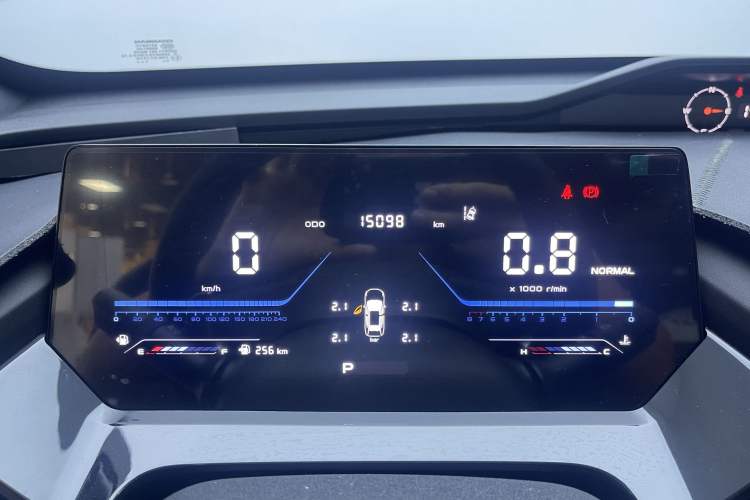 Used Oshan Z6 2023 Blue Whale 1.5T DCT Smart Luxury Model
