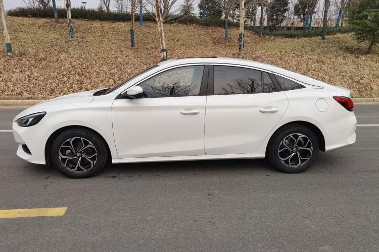 Used MG 5 2021 180 DVVT CVT Youth Luxury Edition
