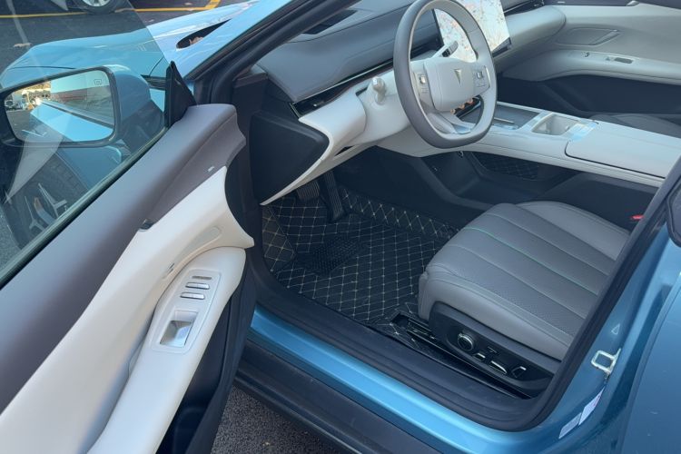 Used  L07 2024 230Max Qiankun Intelligent Driving ADS SE Range-Extended Version
