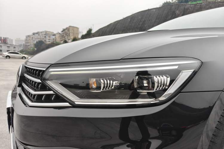 Used Volkswagen Magotan 2023 2 Million Units Limited Edition 330TSI DSG Leading Version
