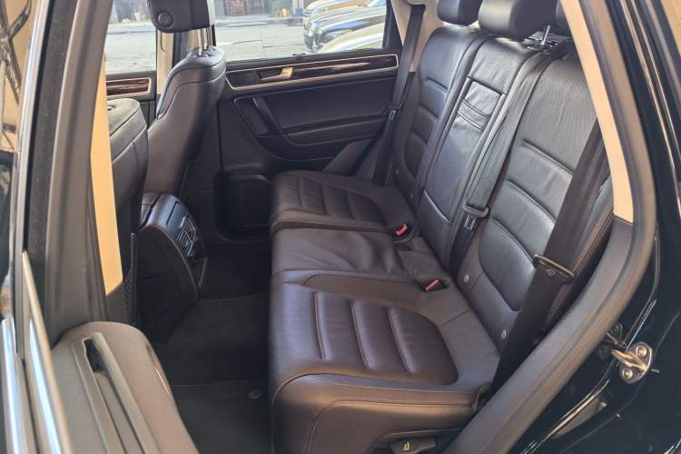 Used Volkswagen Touareg 2011 3.0 TSI Comfort Version
