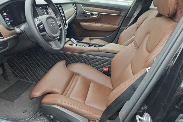 Used Volvo S90 2025 B5 Zhiyuan Luxury Edition
