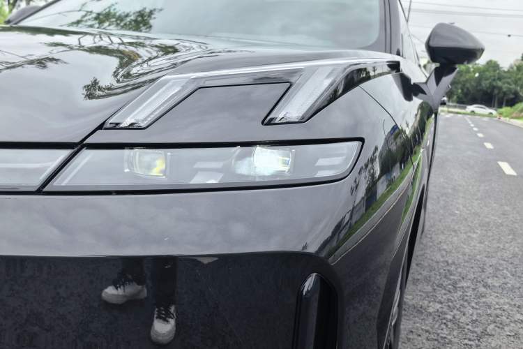 Used Lynk & Co 08 EM-P 2023 220km All-Wheel-Drive Performance Halo
