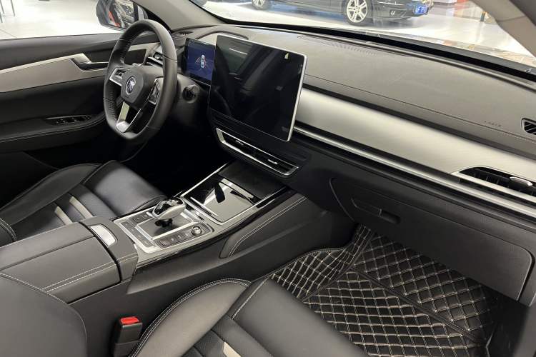 Used BYD Qin Pro New Energy 2019 DM Super Edition 1.5TI Automatic Smart Connect Prestige Model China VI Standard
