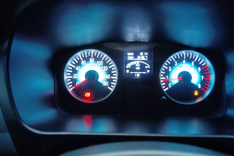 Used Jinbei Gold Hiace M Classic 2024 1.5L Engineering Lion Passenger Vehicle 5 Seats
