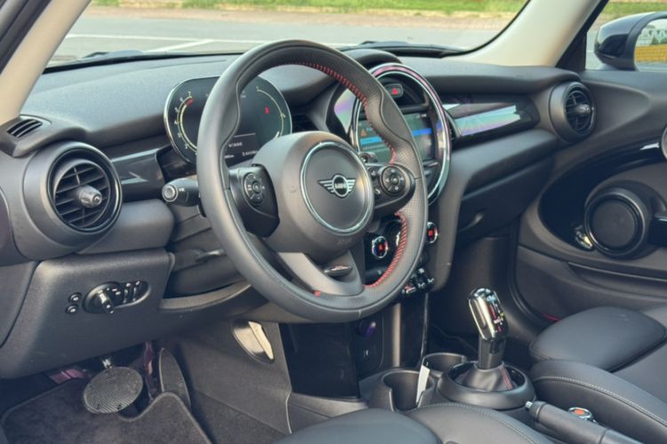 Used  MINI 2021 2.0T COOPER S Classic Edition
