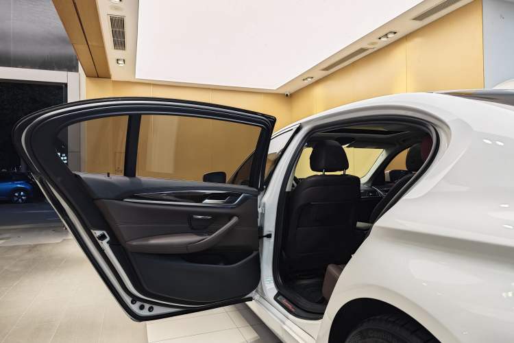 Used BMW 5 Series 2019 Facelifted 525Li Luxury Package
