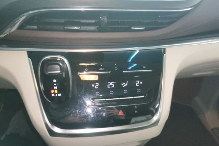 Used Buick GL8 2020 Land Business Class 652T Luxury Model
