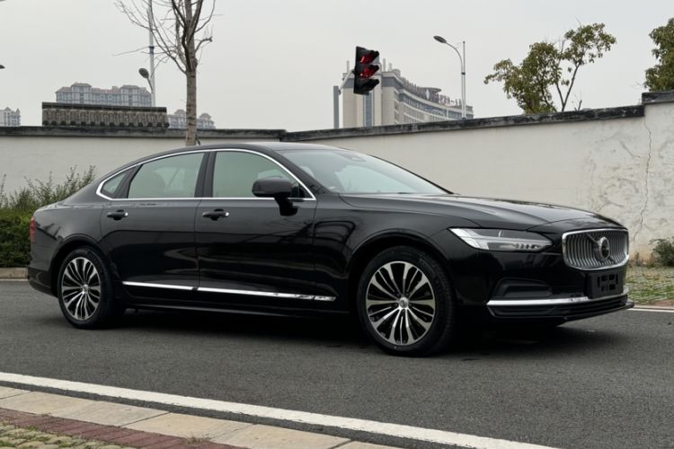 Used Volvo S90 2023 B5 Zhiyi Luxury Edition
