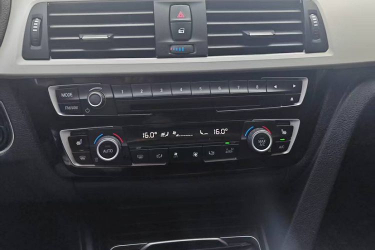 Used BMW 3 Series 2016 320Li Ambition Model
