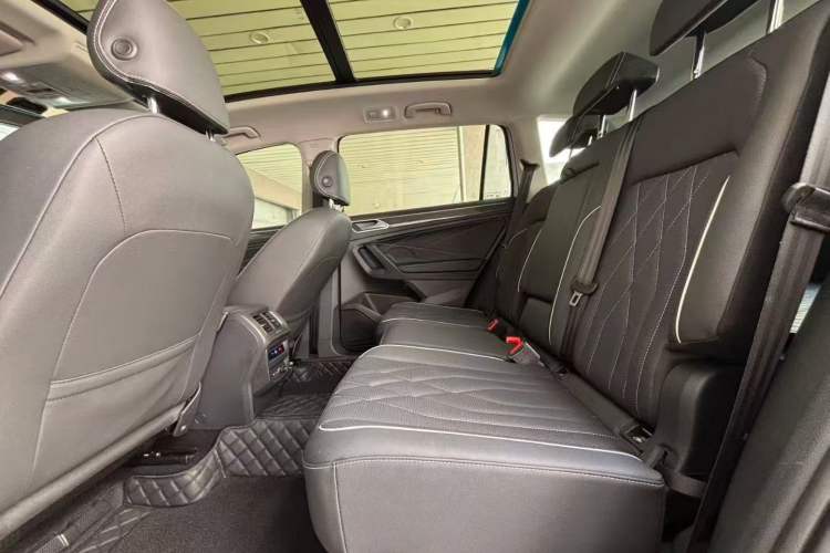 Used Volkswagen Tiguan L 2022 330TSI Automatic Two-Wheel Drive R-Line Enhanced Edition
