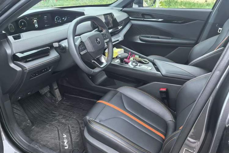 Used Changan UNI-V 2024 1.5T Luxury Edition
