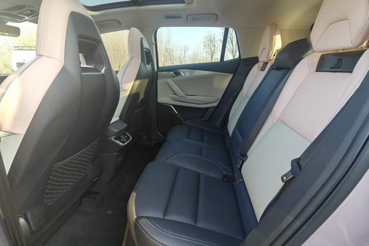 Used Lynk & Co 06 2021 1.5T Shero Pink Special Edition
