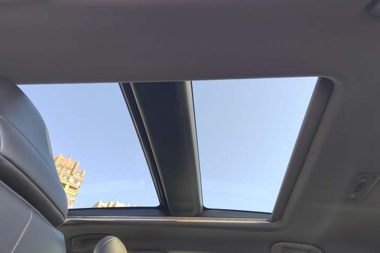 Used Toyota Avalon 2019 Dual-Engine 2.5L Limited Flagship Edition China VI Standard