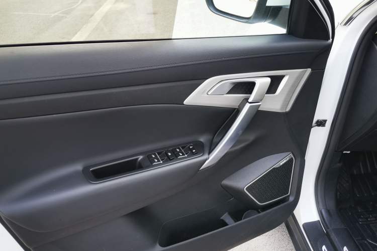 Used Geely Auto Emgrand X7 Sport 2018 1.8TD Automatic Two-Wheel Drive Smart Connect 4G Internet Edition
