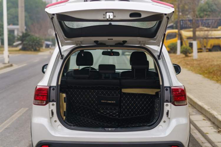 Used Mitsubishi Outlander 2018 2.0L Two-Wheel Drive Glory Edition 5 Seats