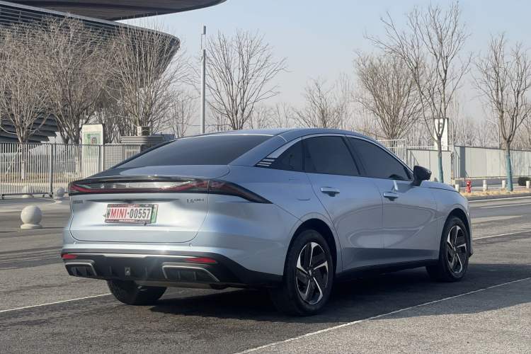 Used  L6 2025 EM-i 140km Starship Edition
