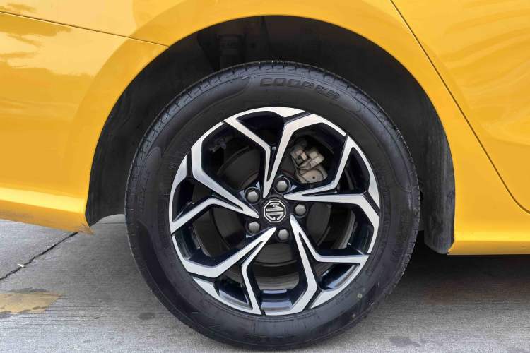 Used MG 5 2021 180 DVVT CVT Youth Luxury Edition
