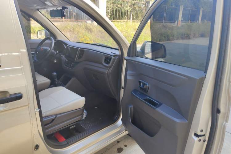 Used Wuling Hongguang V 2022 1.5L Jingqu Edition Electric-Assist LAR
