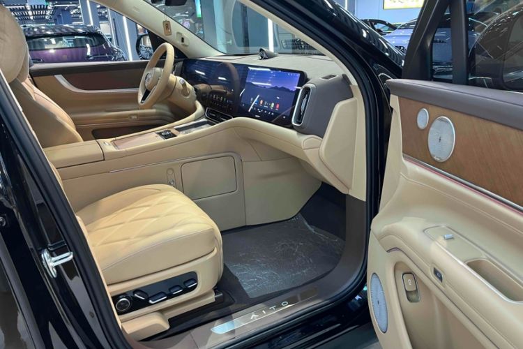 Used Hima AITO M9 2025 Extended-Range Ultra Version 52 kWh 6-Seater
