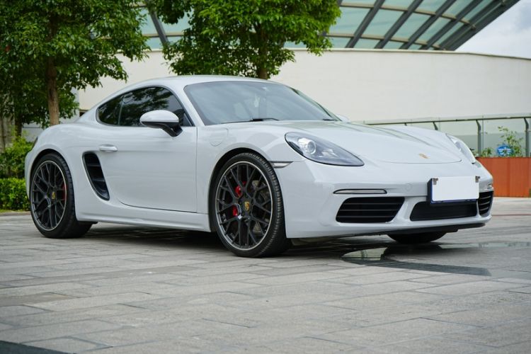 Used Porsche 718 2018 Cayman 2.0T
