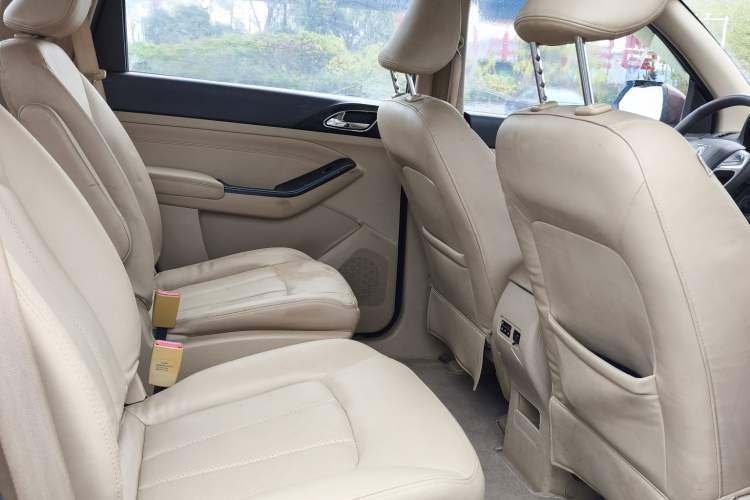 Used Baojun 730 2014 1.5L manual Comfort ESP version 7 seats
