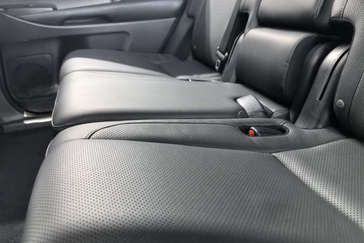 Used Toyota Highlander 2018 2.0T Four-Wheel Drive Prestige Version 7 Seats China V Emission Standard
