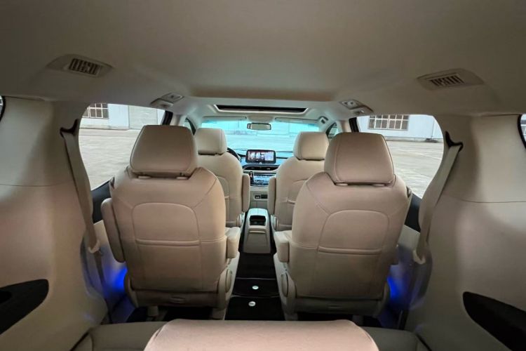 Used Buick GL8 2023 Facelifted Land Cruiser Executive Luxury Version
